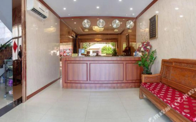 Xueping Business Hotel