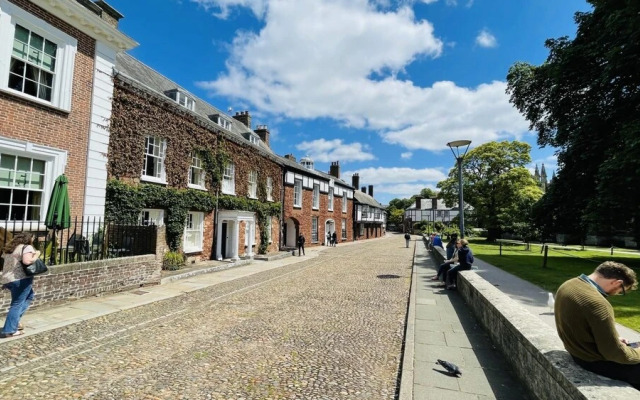 Cathedral Yard - Art Deco Luxury (Exeter)