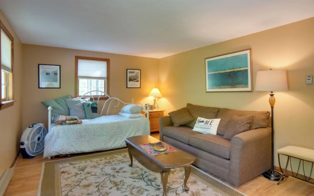 3 Mi to Beach & Town: Martha's Vineyard Home