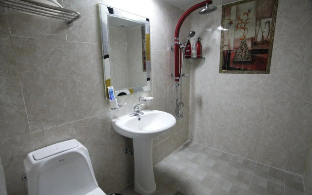 Goodstay Lanuit Hotel