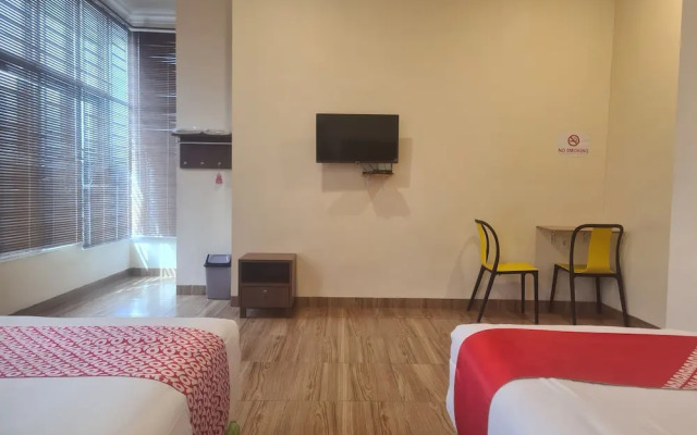Super OYO 3316 Adam Malik Guesthouse Near Stasiun Medan