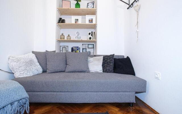 Apartment G37