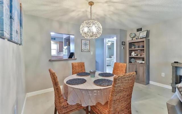 2 Bed 2 Bath Centrally Located