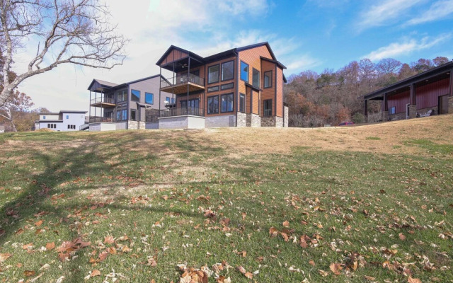 Riverfront Cotter Home: Close to Trout Fishing!