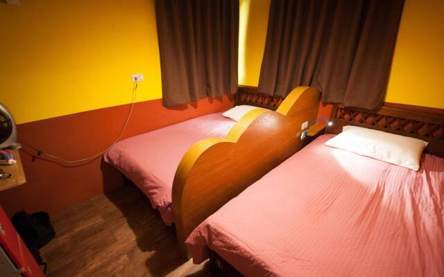 Aires Hostel