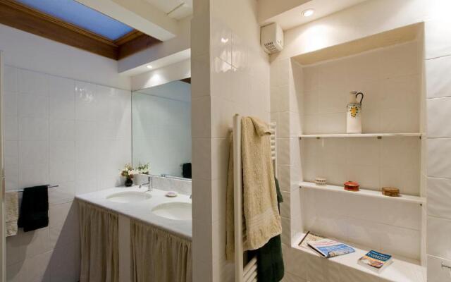 Grand Piano Apartment