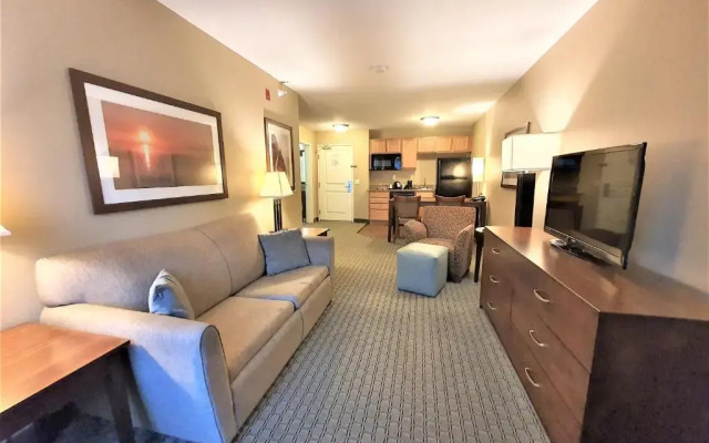 GrandStay® Hotel & Suites – Chisago City