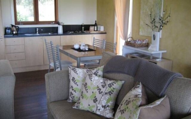 Outlook Hill Vineyard Cottages