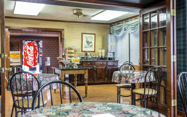 Red Roof Inn & Suites Cornelius – Lake Norman