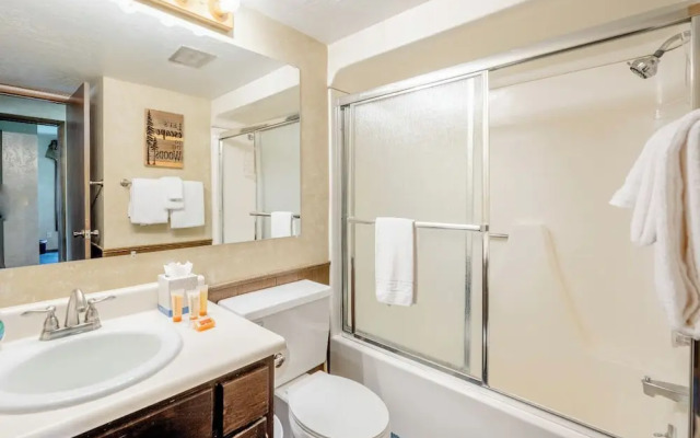 Four O'clock Lodge B14