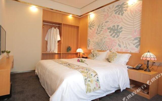 TheLouis PremierHotel