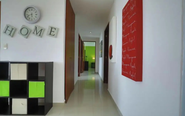 Spacious Condo with Gym & Pool Cancun