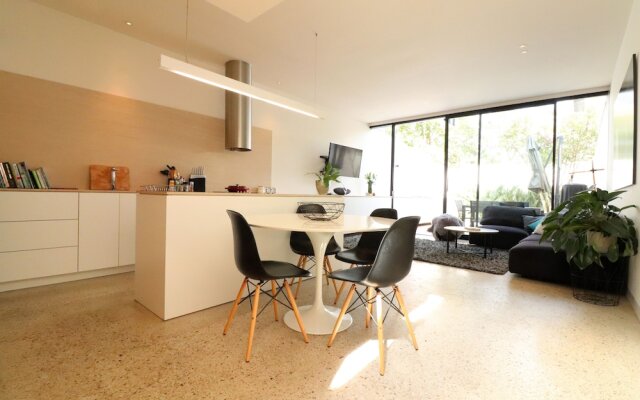 Inspired Designer Carlton North Terrace - Rejuvenate Stays