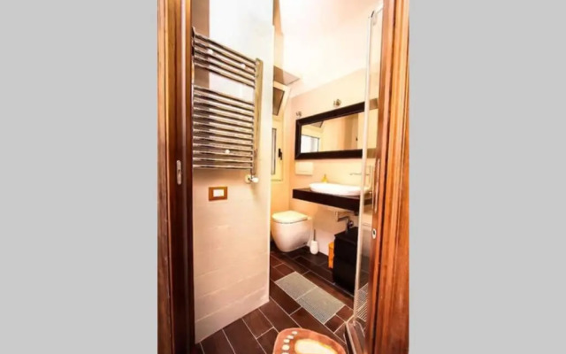 Petite Home In Rome