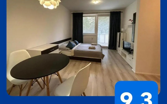 Moderné štúdio s balkónom v novostavbe