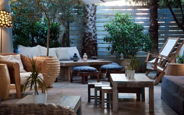 Sea View Cityscape Hotel