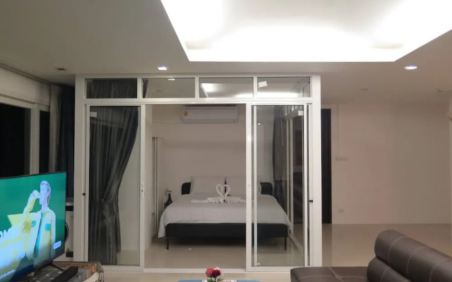 "6/18-penthouse 3 Bedrooms Walking To Patong Beach"