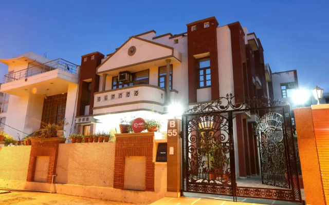 OYO Flagship 402 Hotel Noida Residency