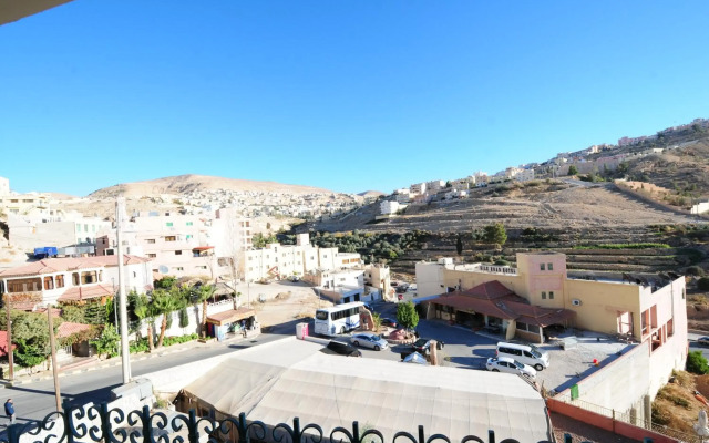 Edom Hotel
