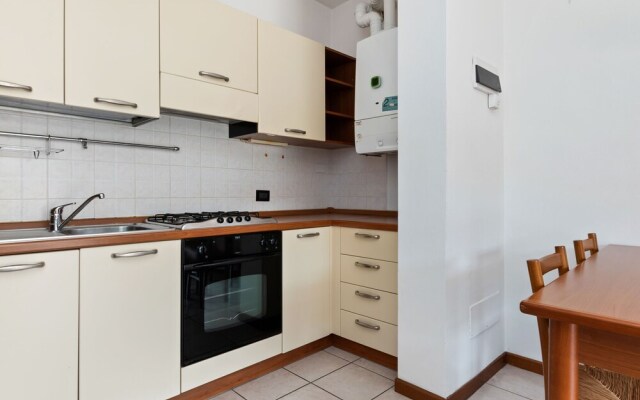 Vibrant Holiday Home in Lazise with Swimming Pool near 2 Lakes