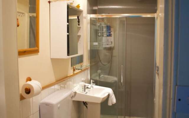 Traditional 3 Bedroom Apartment in Bruntsfield