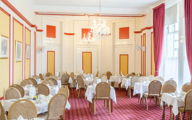 Queens Hotel