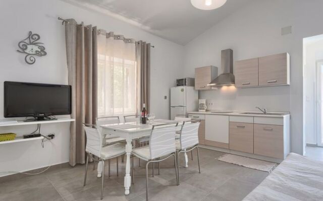 House Lino ?A tinjan
