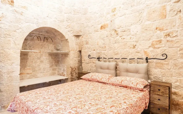 4152 Trulli Salsapariglia by Perle di Puglia