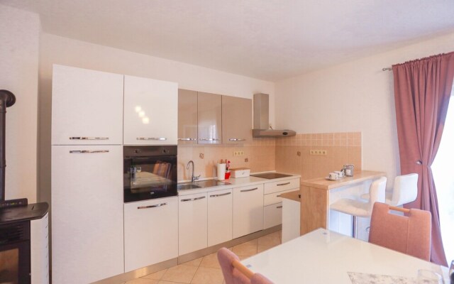 Apartment Vesna near beach with balcony