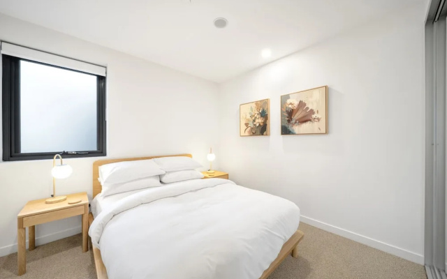 Sleek Inner-city 2-bed With Swimming Pool & BBQ – Guest Rooms – Dickson
