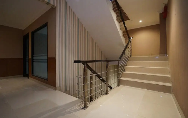 OYO 1282 Feodora Airport Hotel