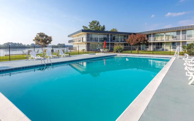 Super 8 by Wyndham Riverside AL