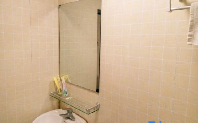 Ward Aladdin Hotel (Linyi Huawu Road)
