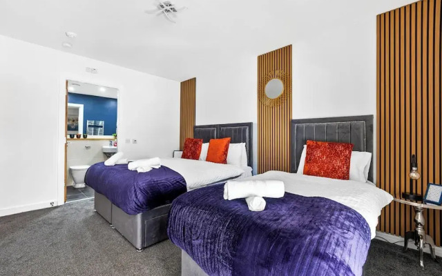 Bullring Lux Suite- Netflix-free Parking-sleeps 6