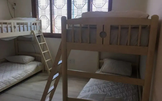 Rooftop Party Guesthouse - Hostel