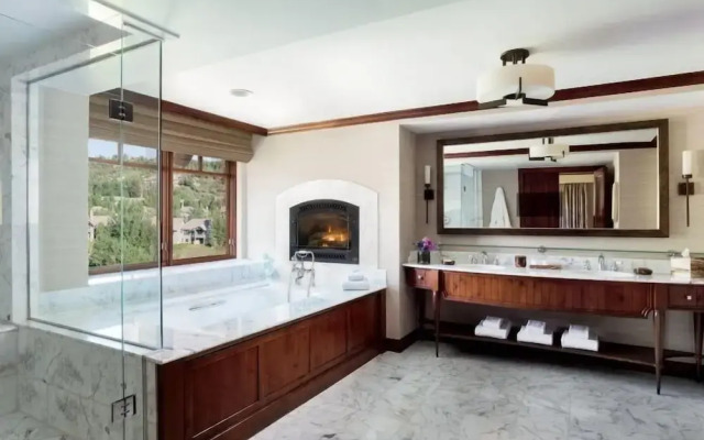 Bachelor Gulch Ritz-carlton 2 Bedroom Mountain Residence With Ski in, Ski out Access, Hot Tub, and Full Service Spa