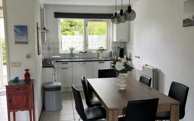 Cosy Bungalow Near the Beach