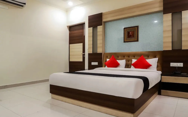 Capital O 48812 Kunwer Palace