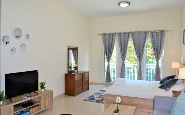 NMR - New Spacious Studio flat