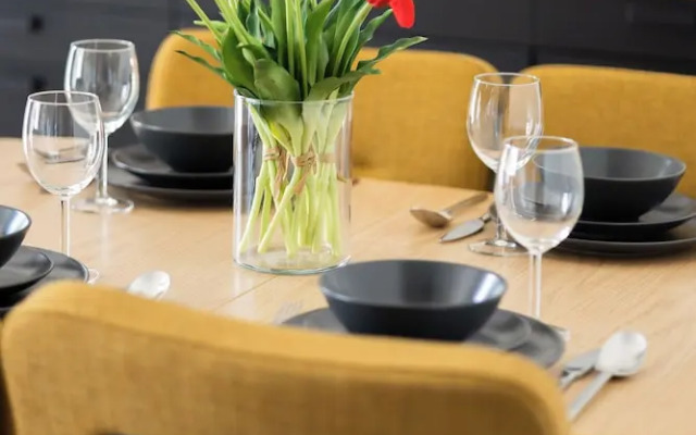 Bright Apartment With Parking by Renters