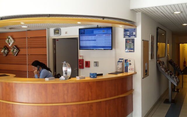 greet Hotel Paris porte de la Chapelle - Aréna