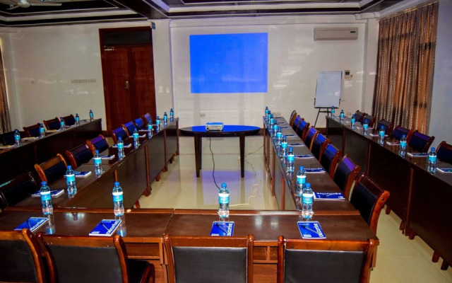 Flomi Hotel
