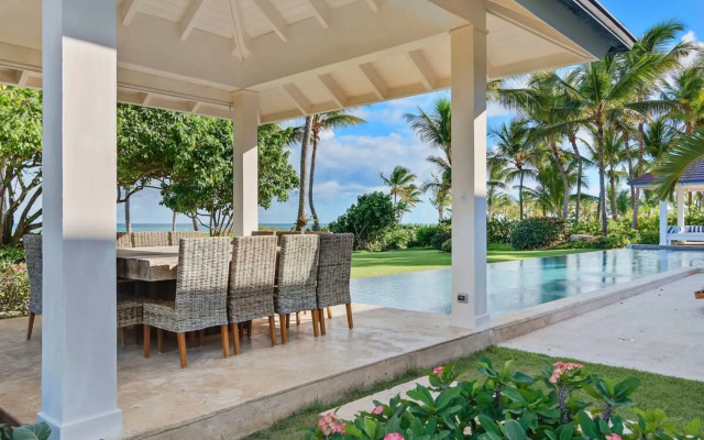 Oceanfront Golf Course Estate w Pool Guest House