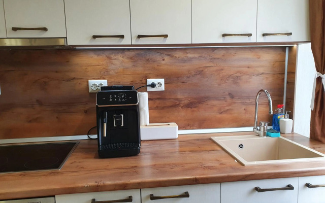 Malavi KI top center studio Ruse