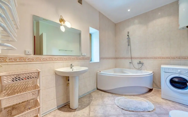 Luxury 3-bedroom apartment Gonchara