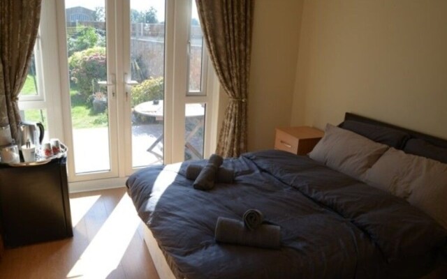 Holmbury Gardens B&B