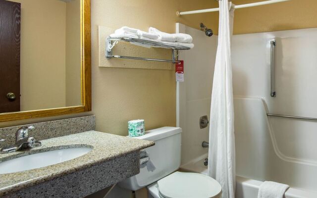 Econo Lodge Junction City I-70 Near Fort Riley