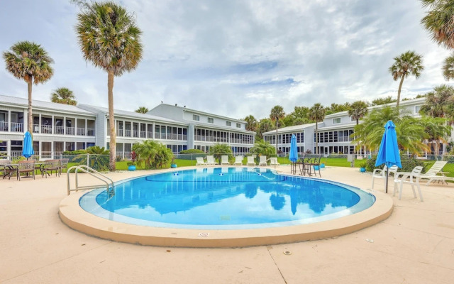 Riverfront Weleka Condo w/ Dock & Pool Access