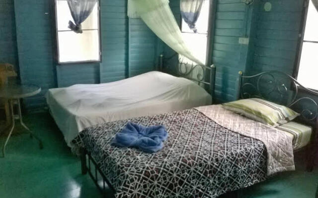 New Phiman Riverview Guesthouse - Hostel