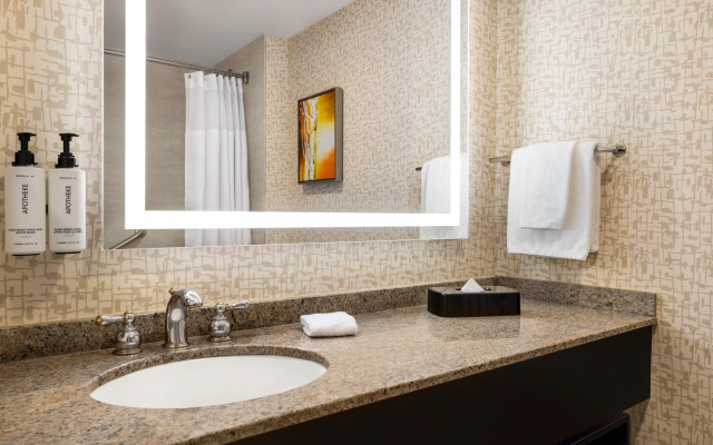 Crowne Plaza Edison by IHG